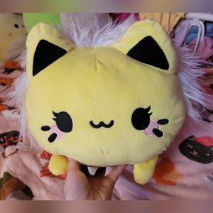 Tasty Peach Studios *RARE* 15 inches Giant Queen Bee, Keychain (Open To Offers!)